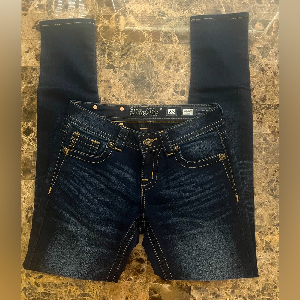 💫Miss Me Mid-Rise Size 26 Skinny Jeans💫 Buckle